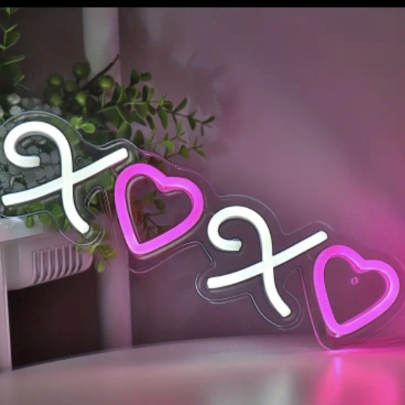 XOXO LED Neon Sign - Picture 2 of 7
